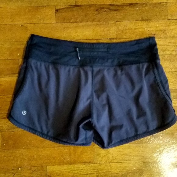 Black Lululemon Groovy Run Short - Picture 1 of 5